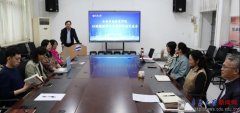 强调“研究者从导、AI赋能”的人机